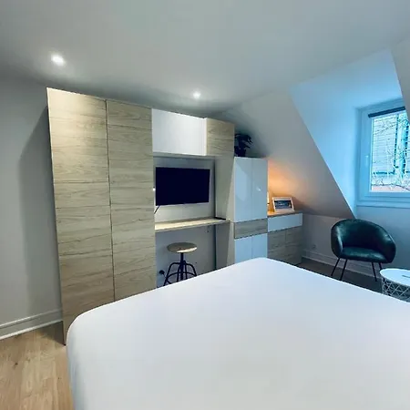 * Adelaide * Les Celestins *